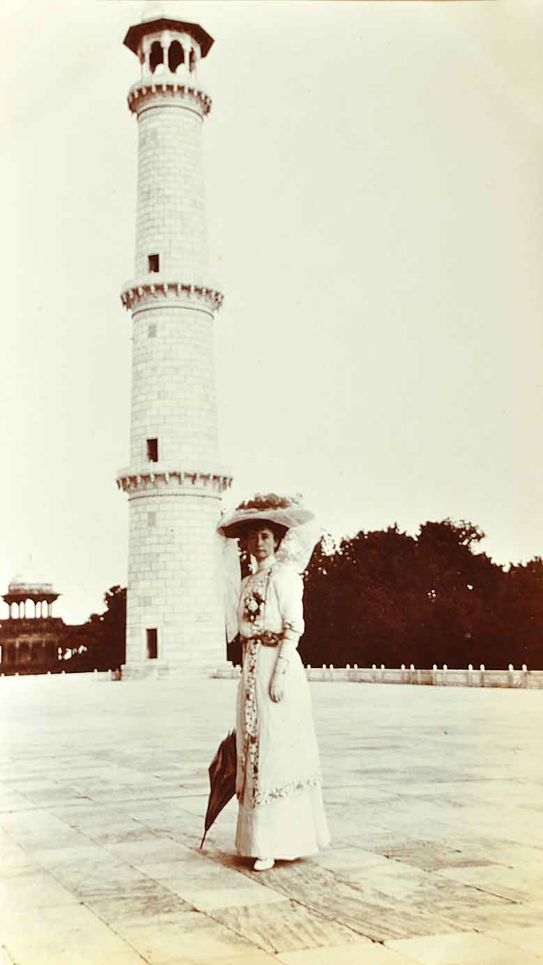 taj mahal's minaret