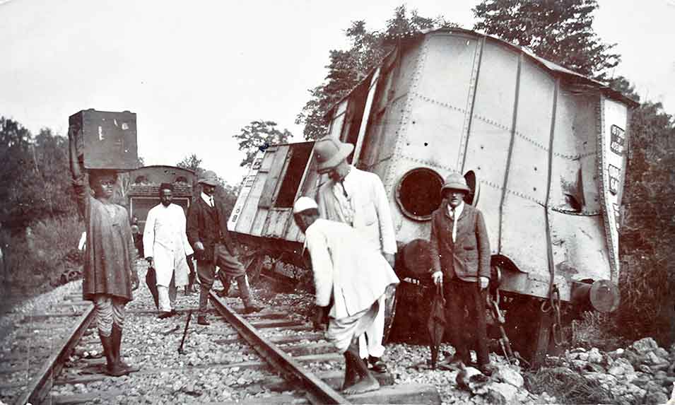 Train Accident On The Dehradun Railway Line, 1906 Postcard