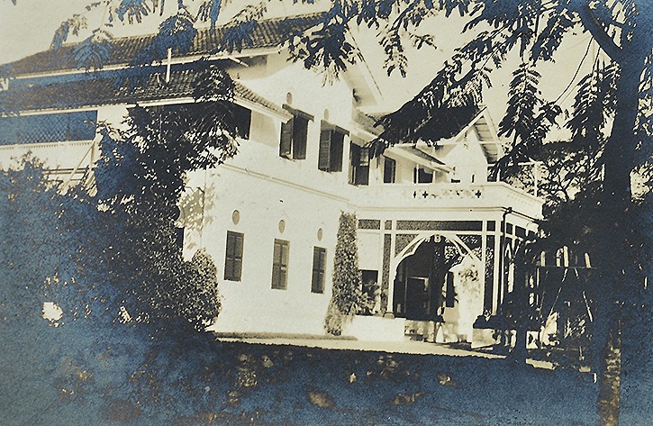 “British Government House Malabar Point, Bombay – colonial residence of the Governor of Bombay Presidency (now Raj Bhavan, Mumbai)” past-india.com