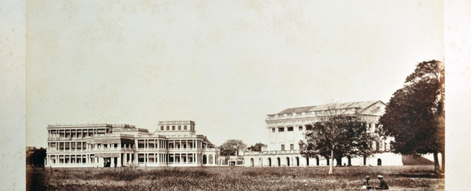 Historic view of Government House and Rajaji Hall in British-era Madras, showing the grand colonial estate with its ceremonial entrance from Mount Road.